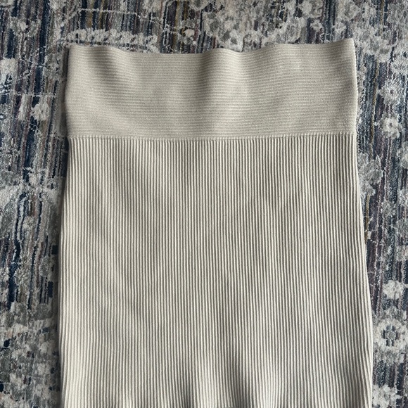 HOUSE OF HARLOW 1960 Ribbed Cream Stretch Mini Skirt - Picture 2 of 3